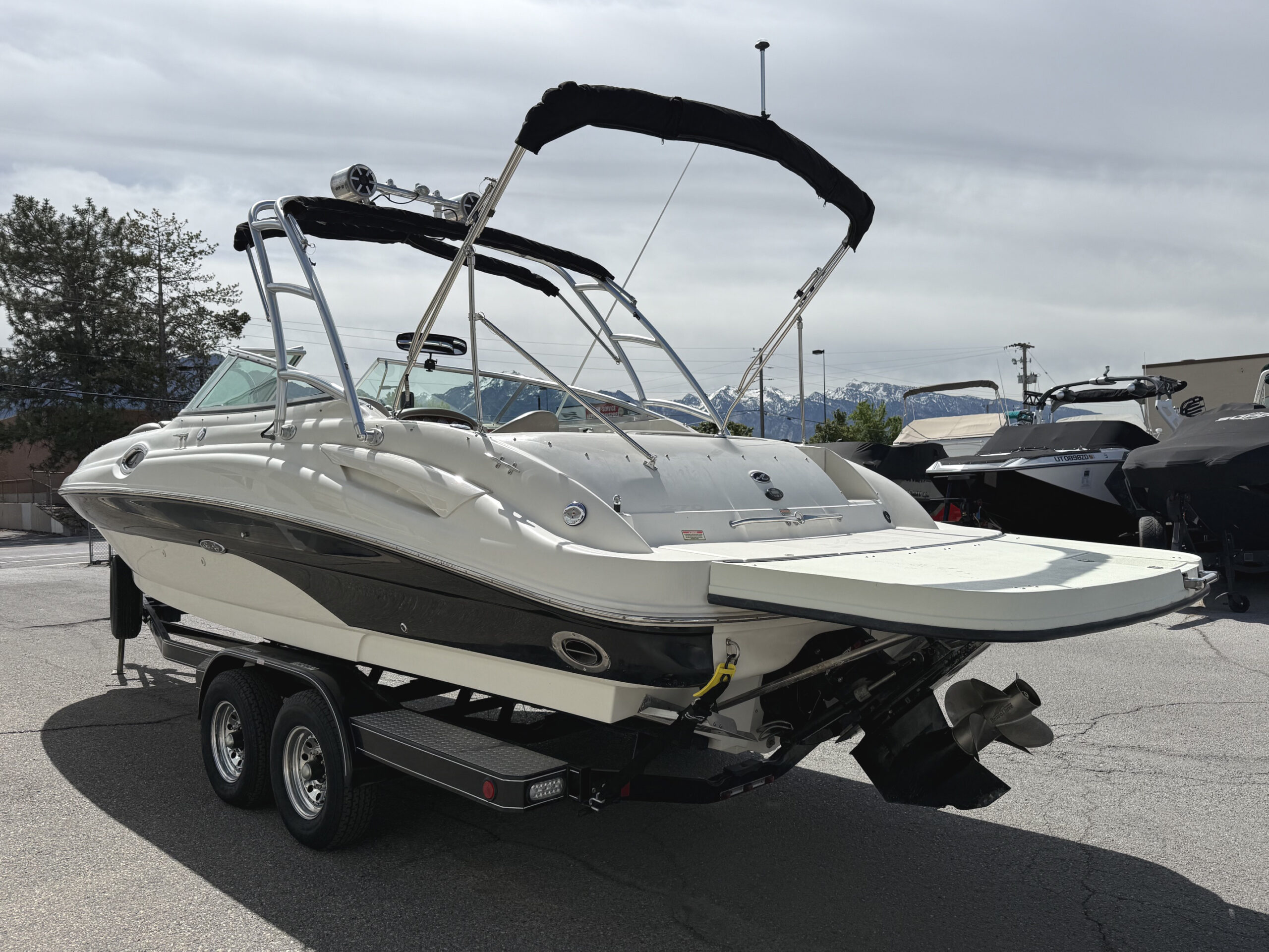 2004 27' Sea Ray "270 Sundeck" Bowrider - Image 5