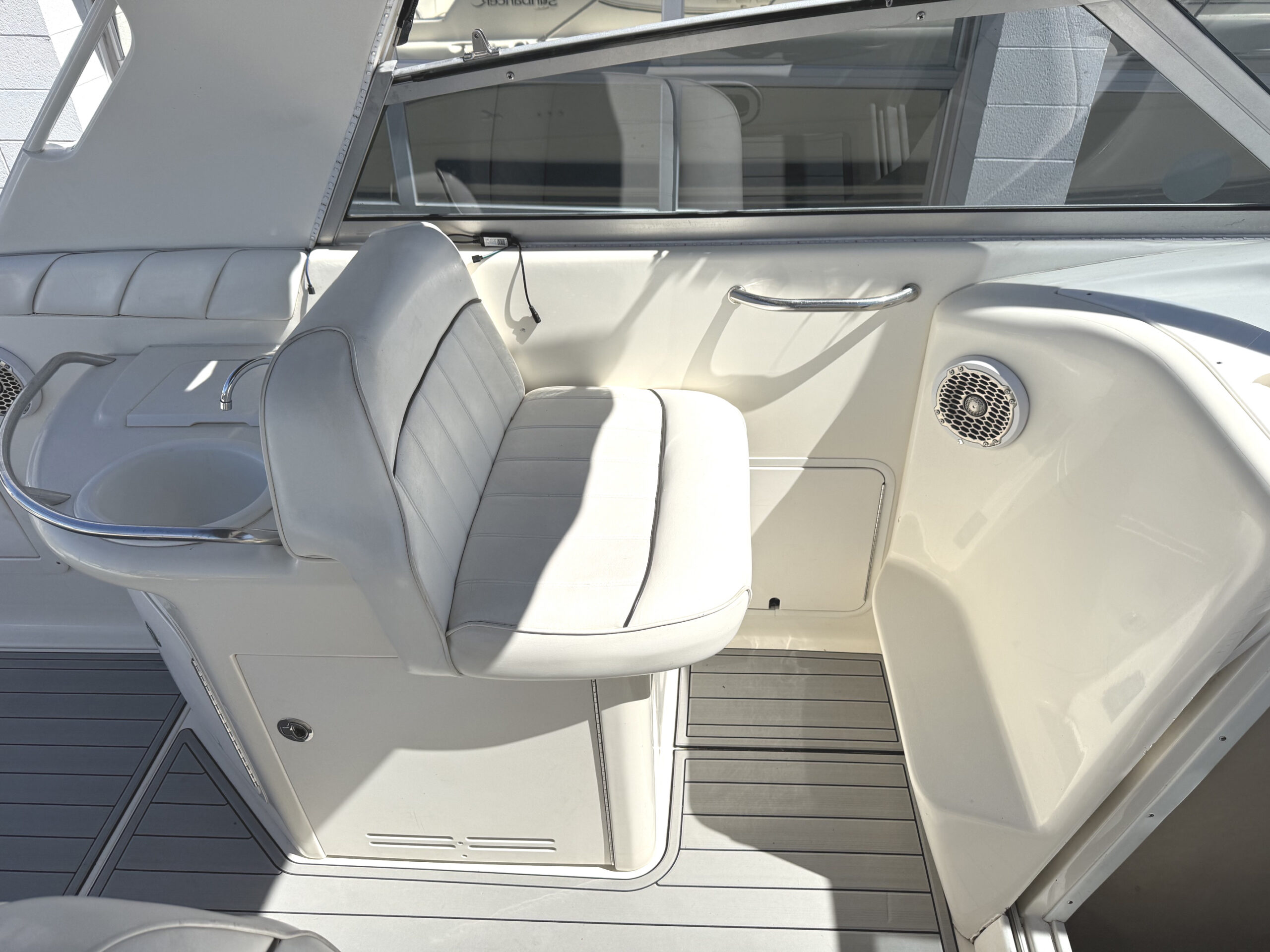 1995 33' Sea Ray "330 Sundancer" - Image 16