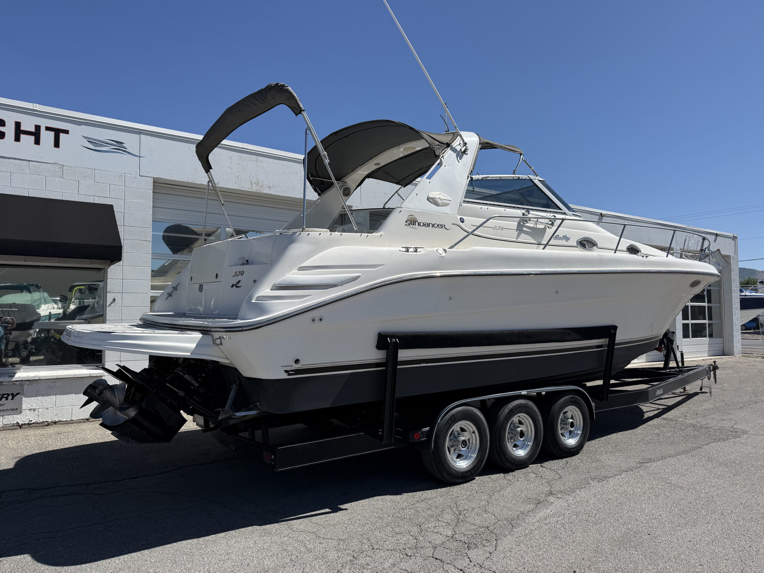 1995 33' Sea Ray "330 Sundancer" - Image 4