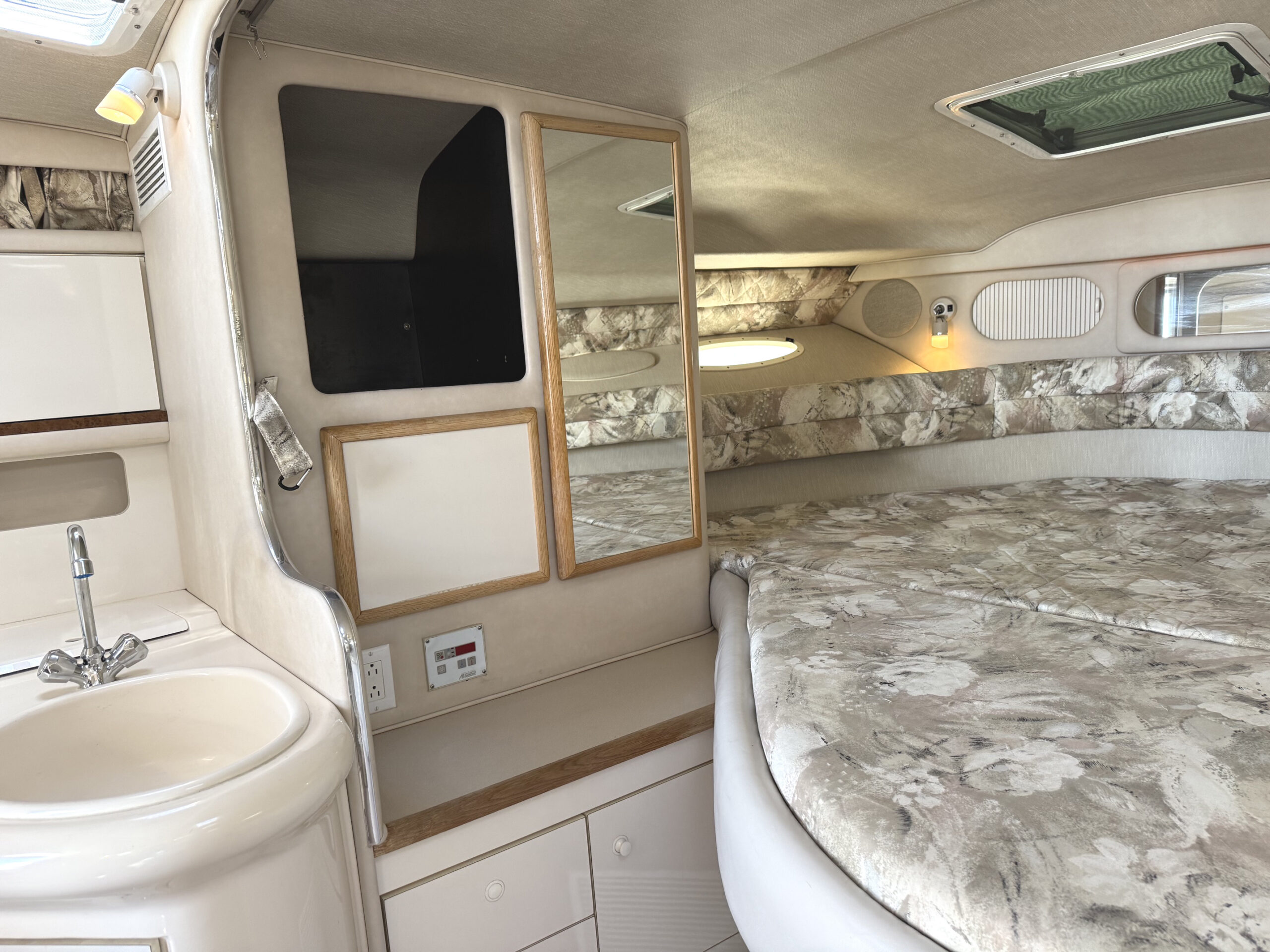 1995 33' Sea Ray "330 Sundancer" - Image 41