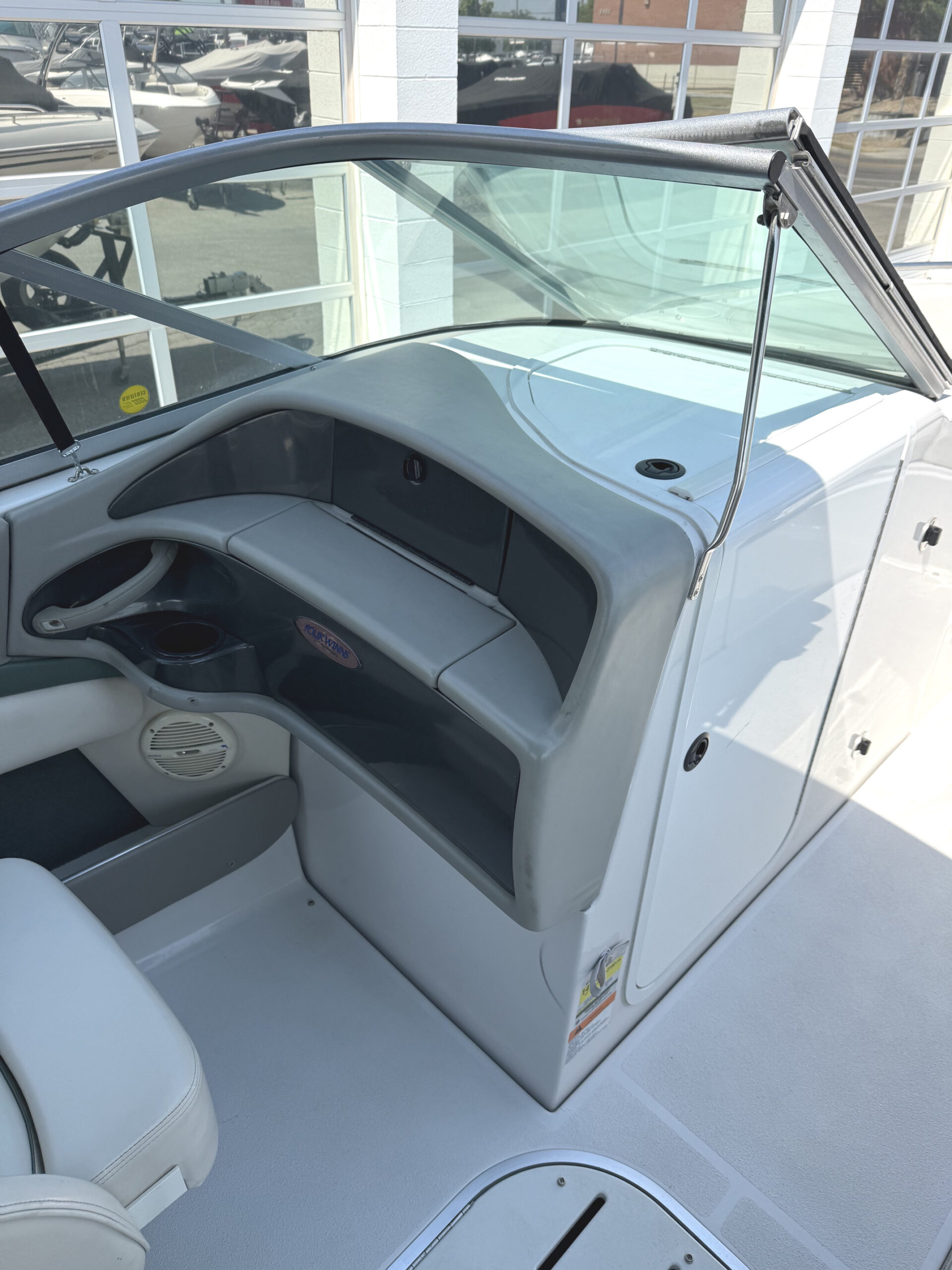 2000 26' Four Winns "260 Horizon" Bowrider - Image 22