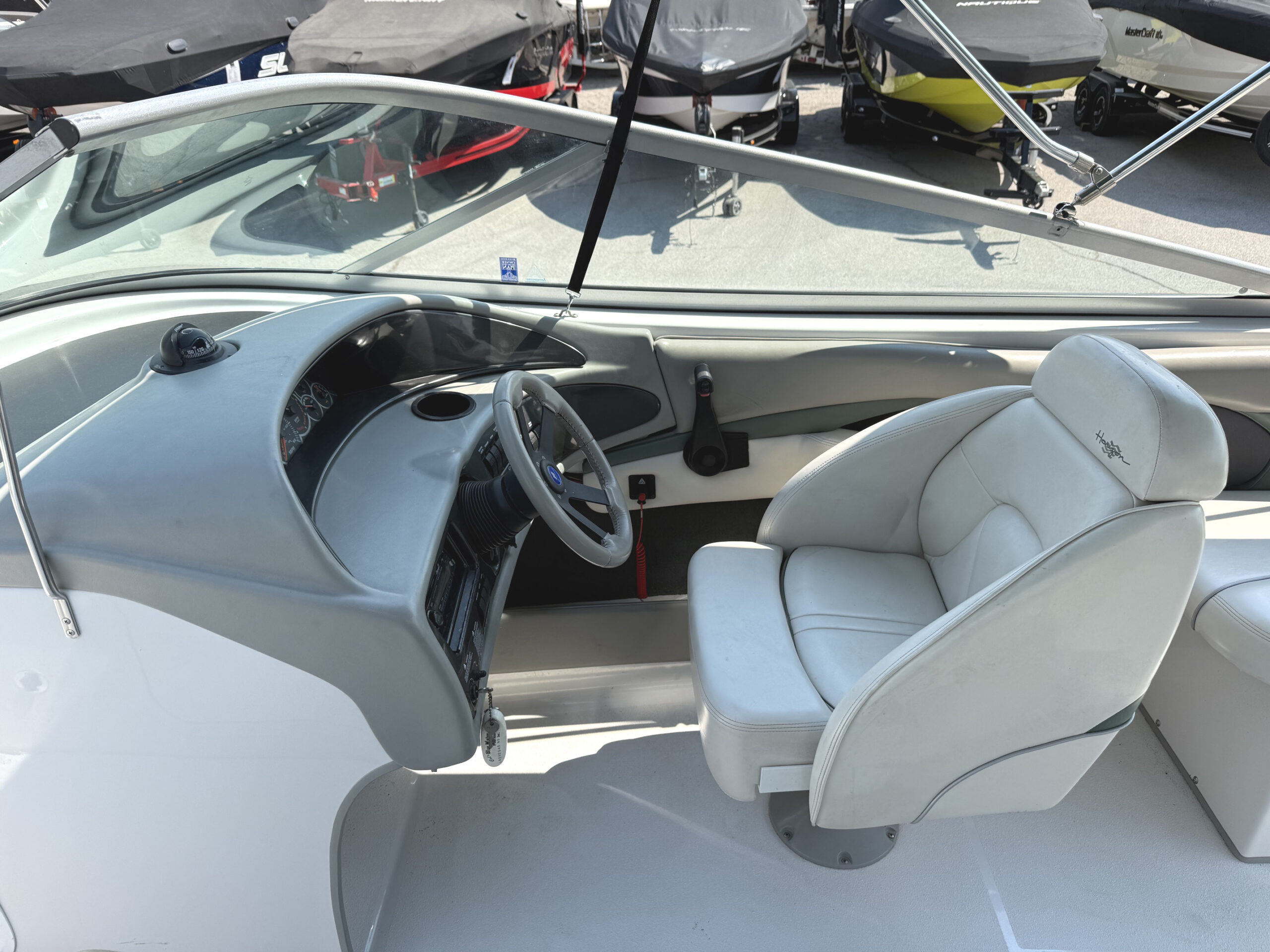 2000 26' Four Winns "260 Horizon" Bowrider - Image 31