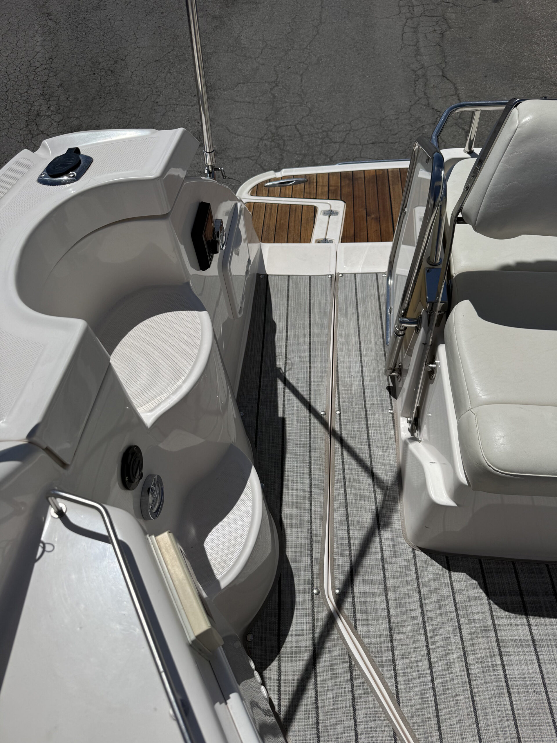 2004 35' Regal "Commodore 3560" Yacht - Image 22