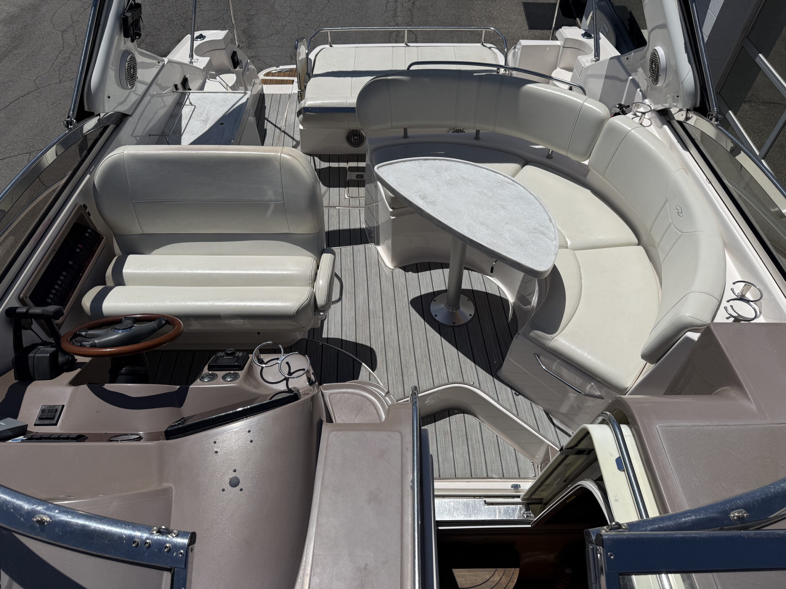 2004 35' Regal "Commodore 3560" Yacht - Image 24