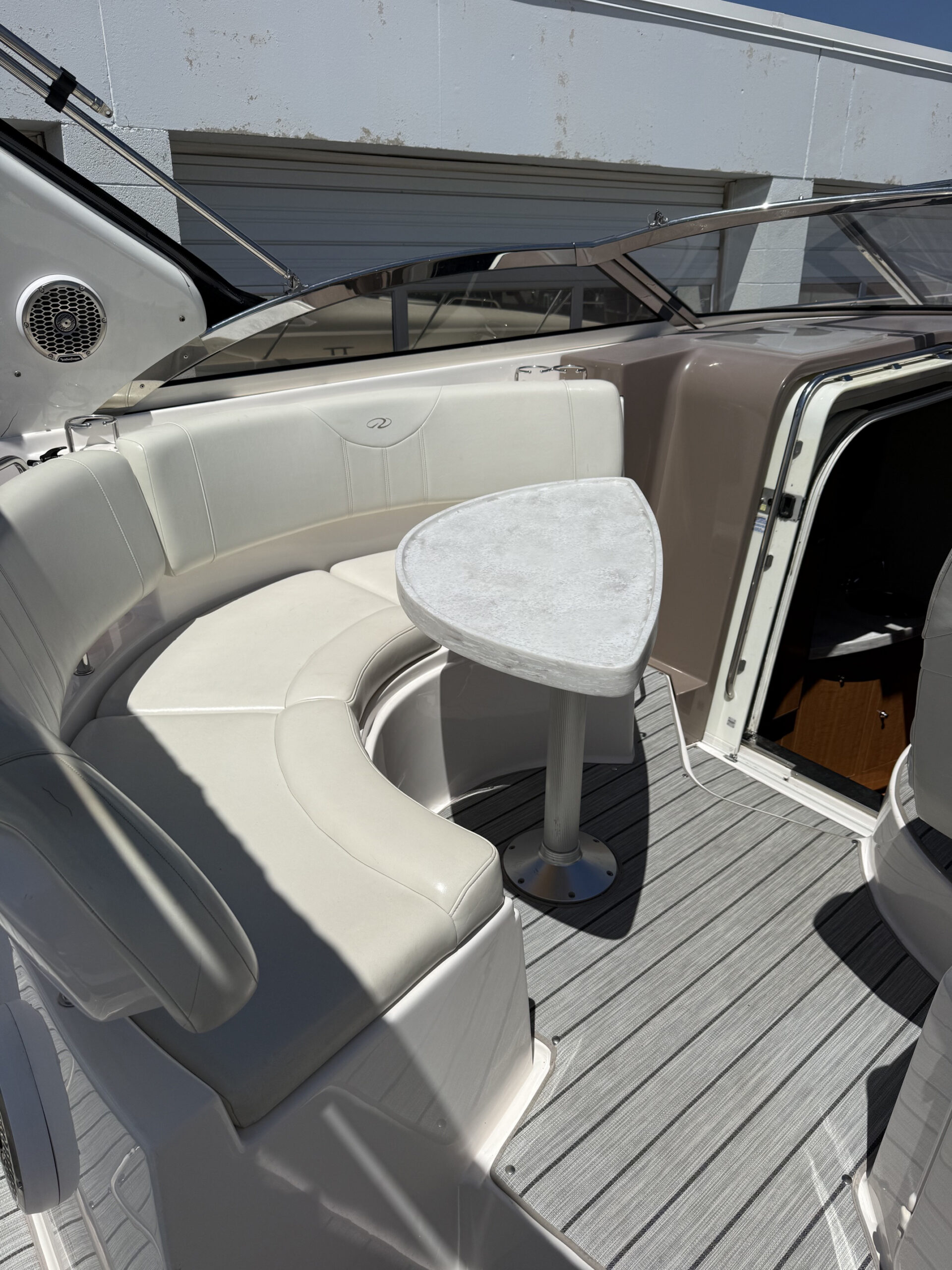 2004 35' Regal "Commodore 3560" Yacht - Image 25