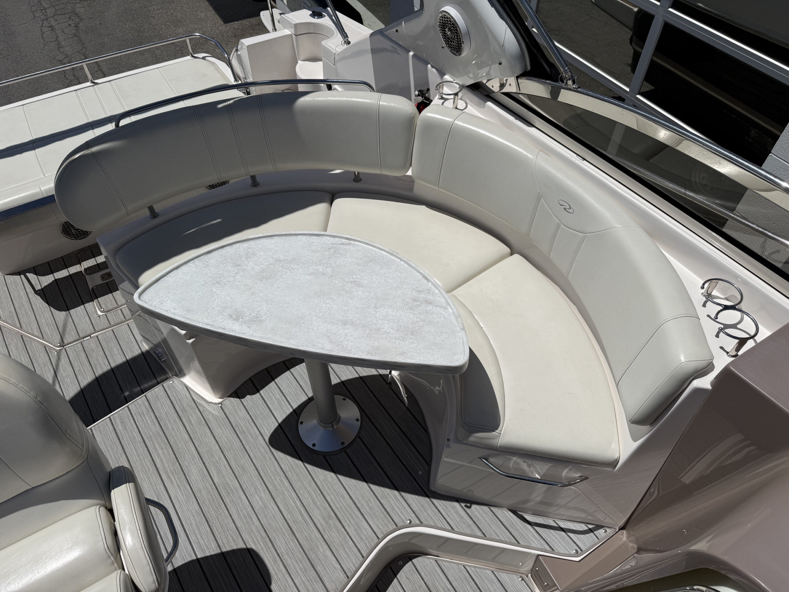 2004 35' Regal "Commodore 3560" Yacht - Image 26