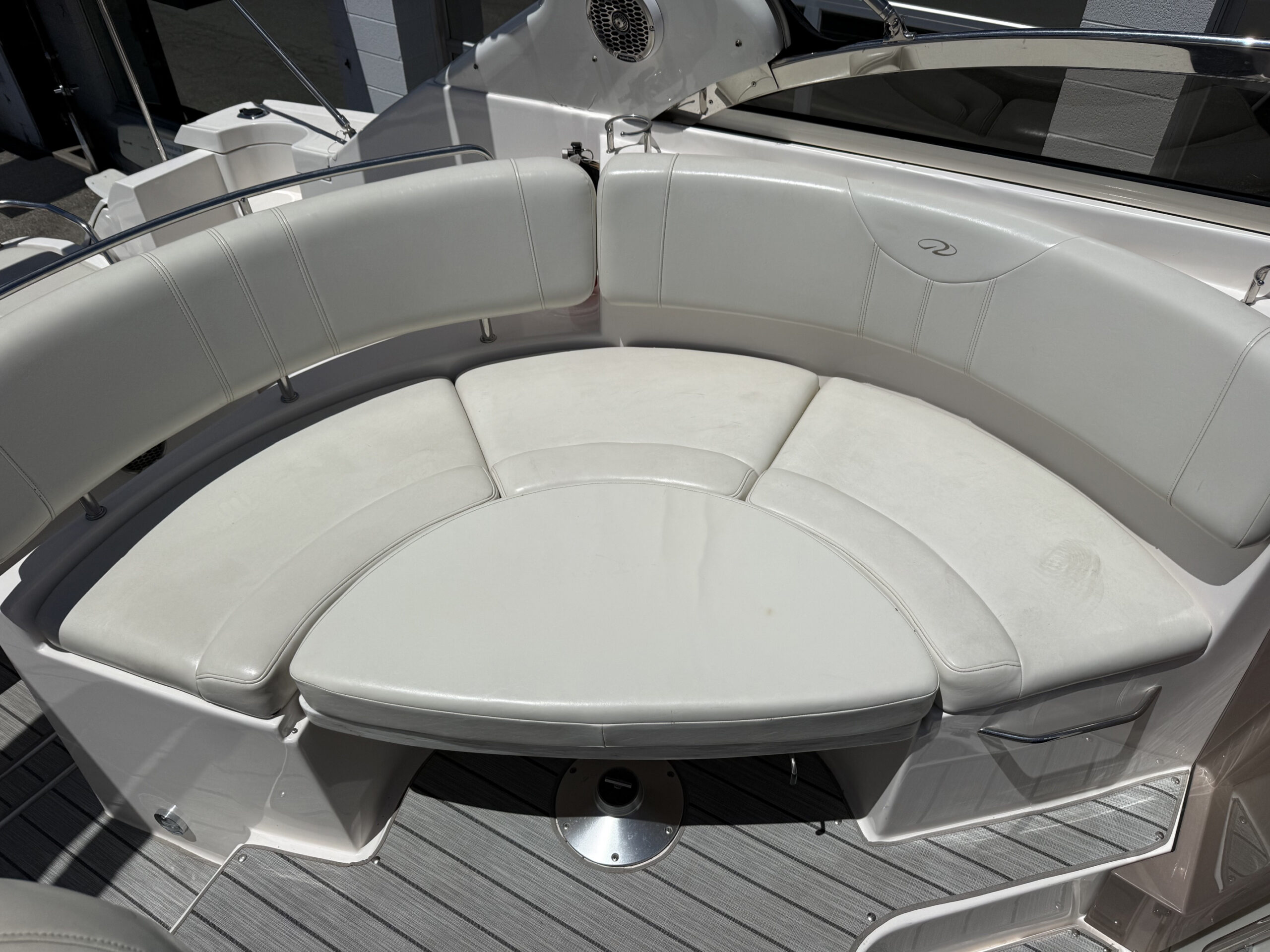 2004 35' Regal "Commodore 3560" Yacht - Image 27