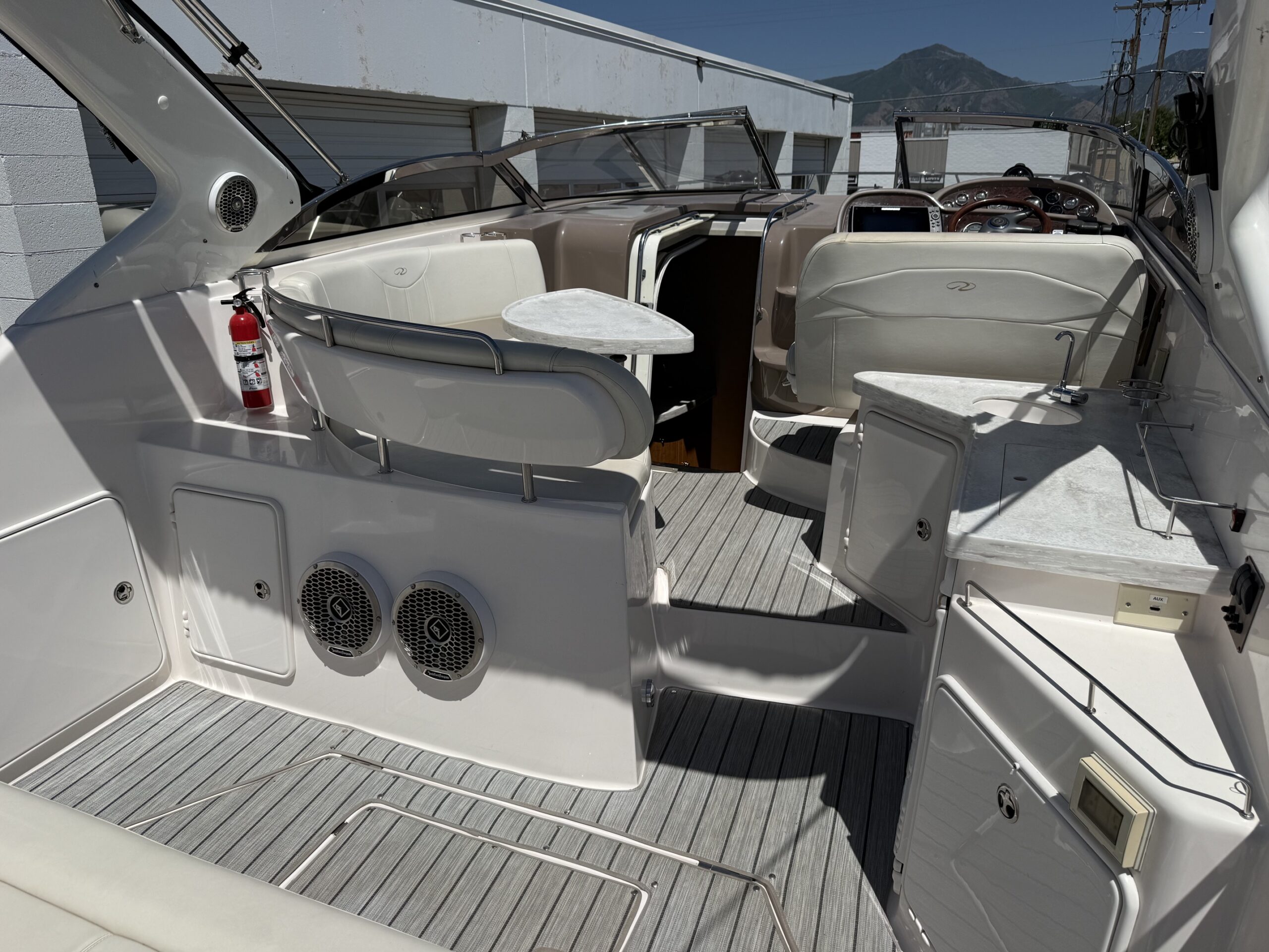 2004 35' Regal "Commodore 3560" Yacht - Image 28