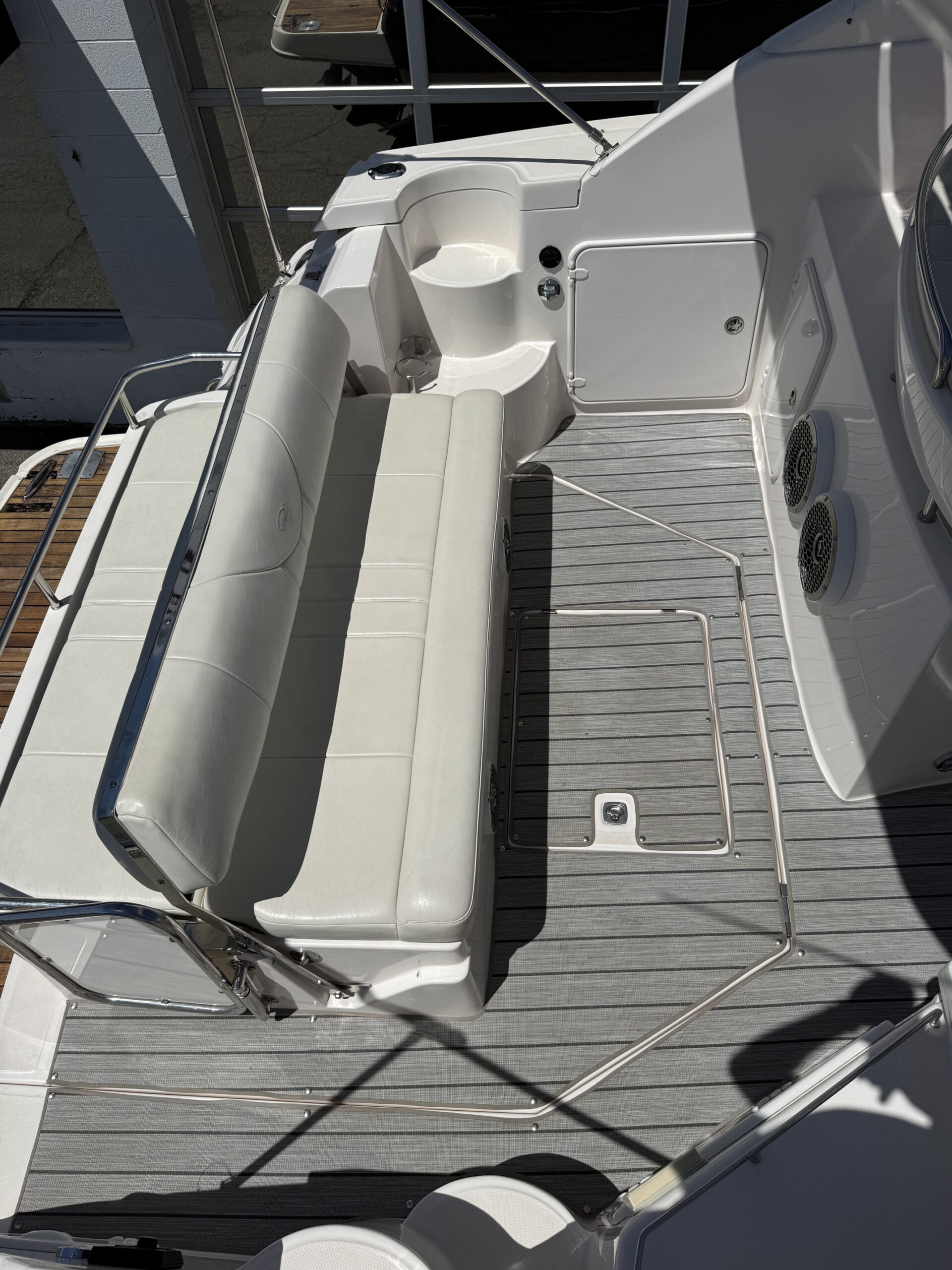 2004 35' Regal "Commodore 3560" Yacht - Image 29