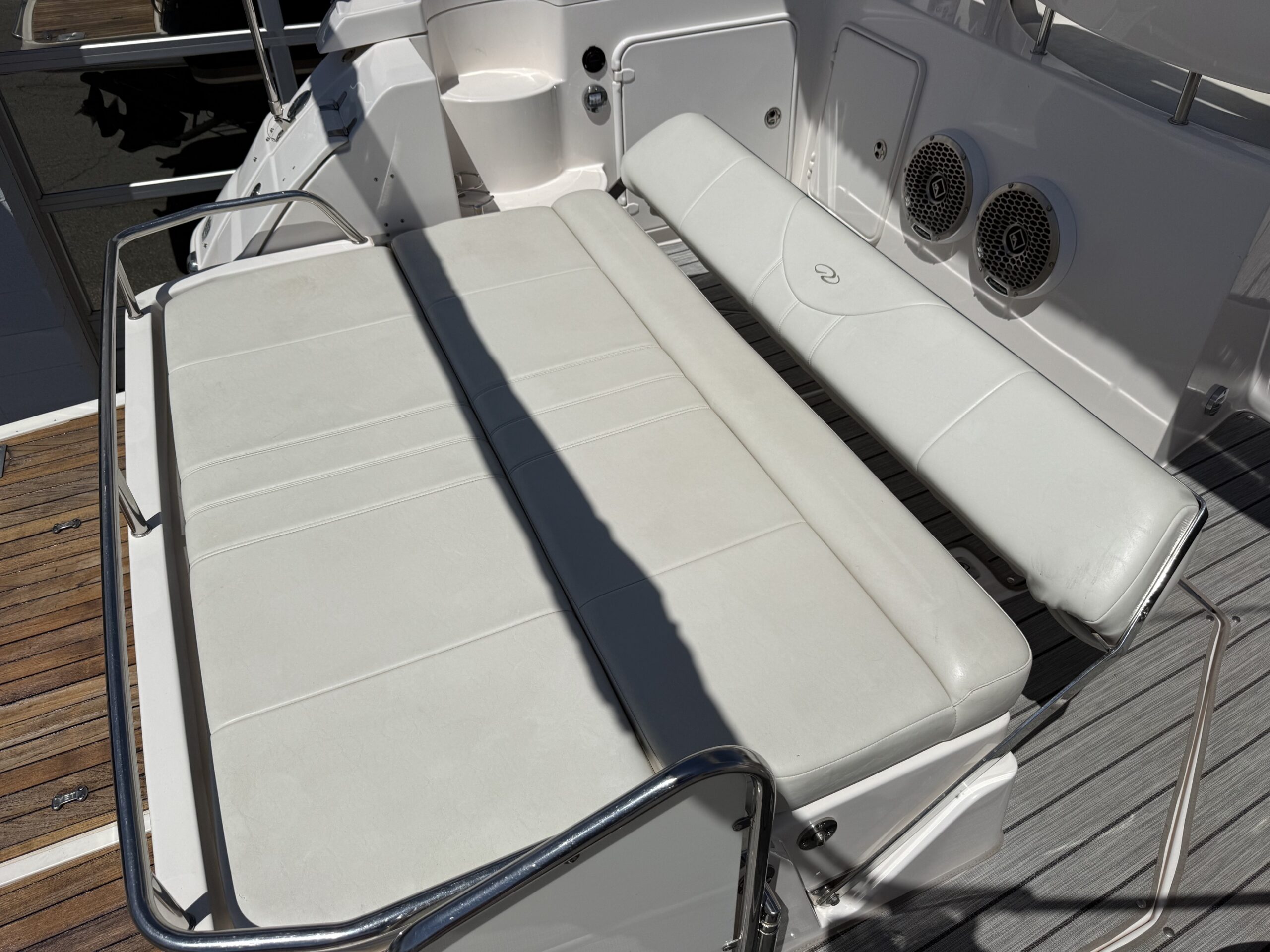 2004 35' Regal "Commodore 3560" Yacht - Image 31
