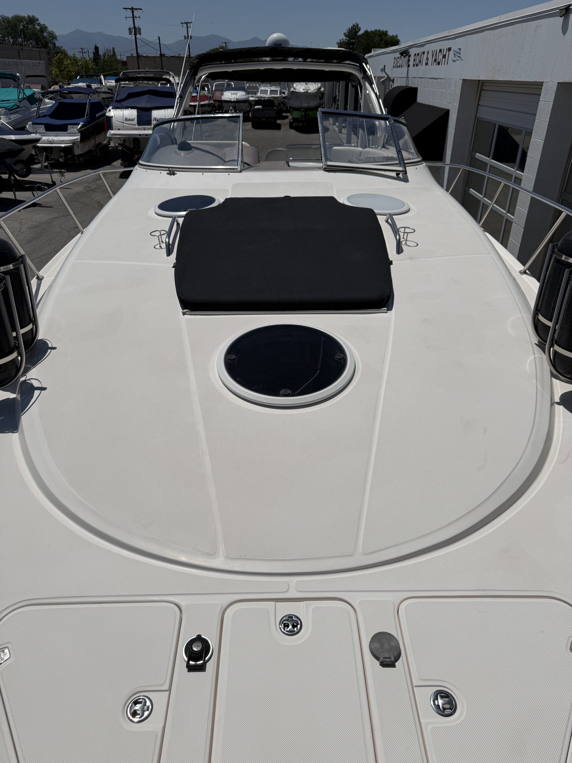 2004 35' Regal "Commodore 3560" Yacht - Image 13
