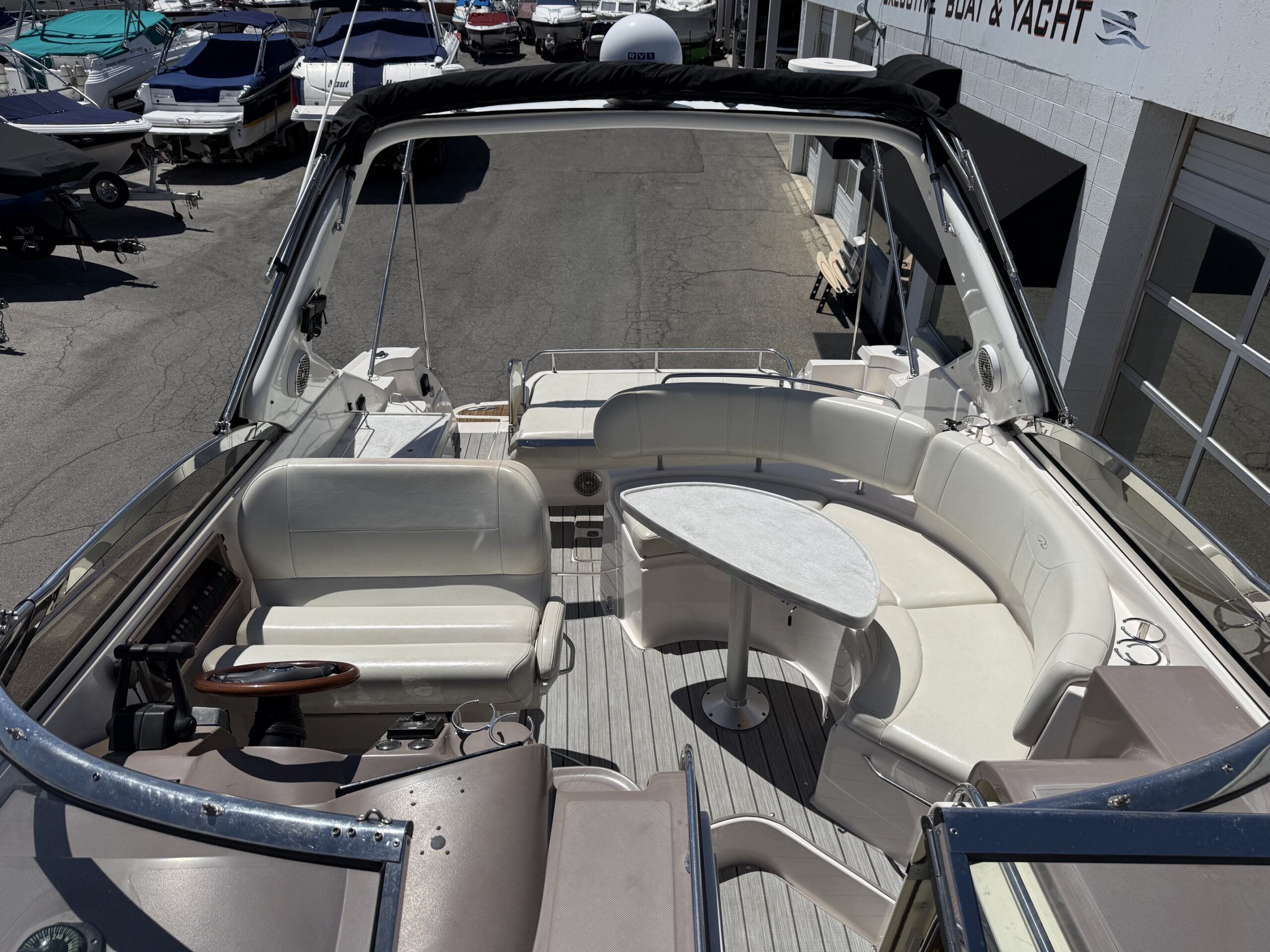 2004 35' Regal "Commodore 3560" Yacht - Image 14