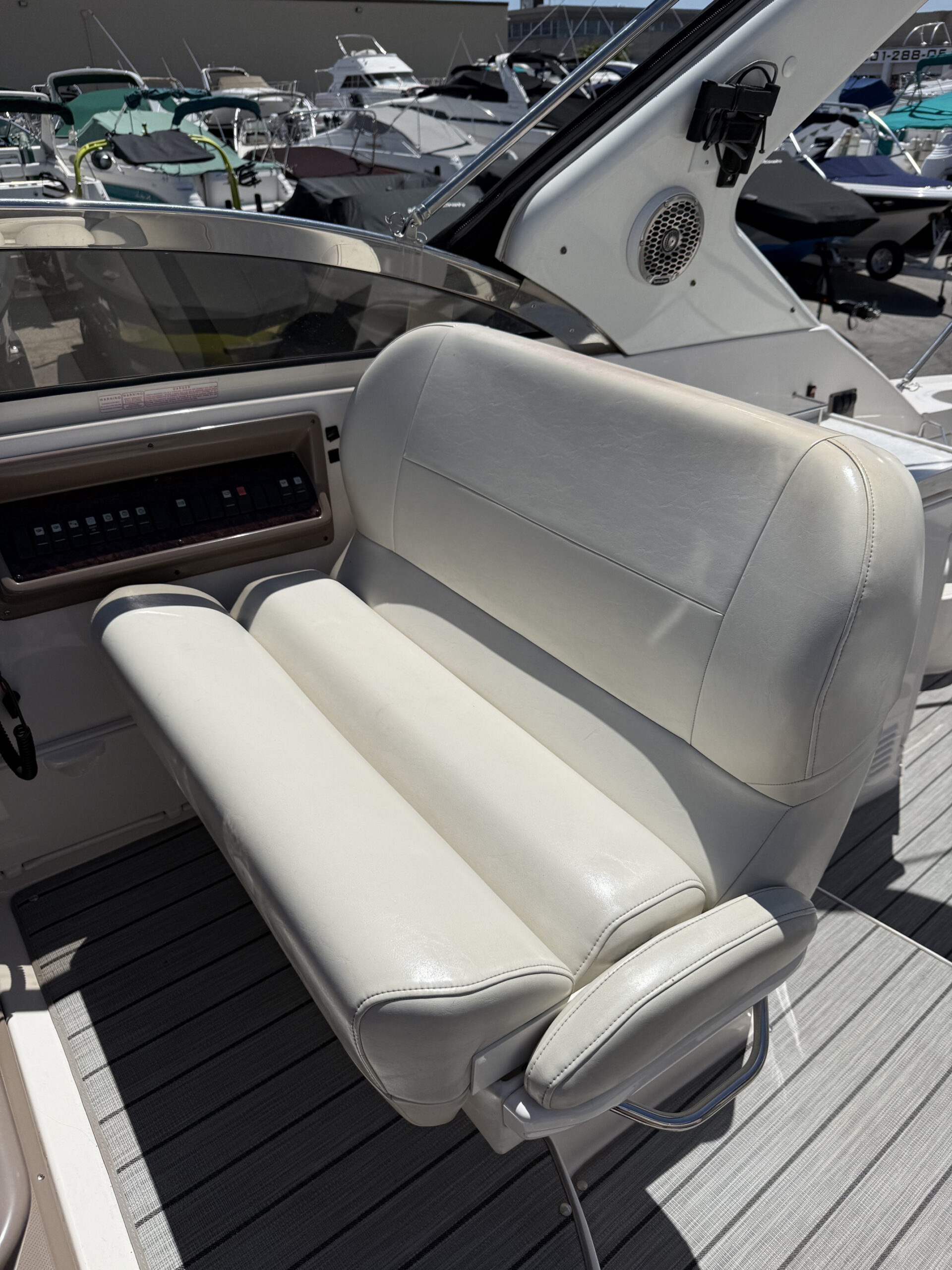 2004 35' Regal "Commodore 3560" Yacht - Image 18