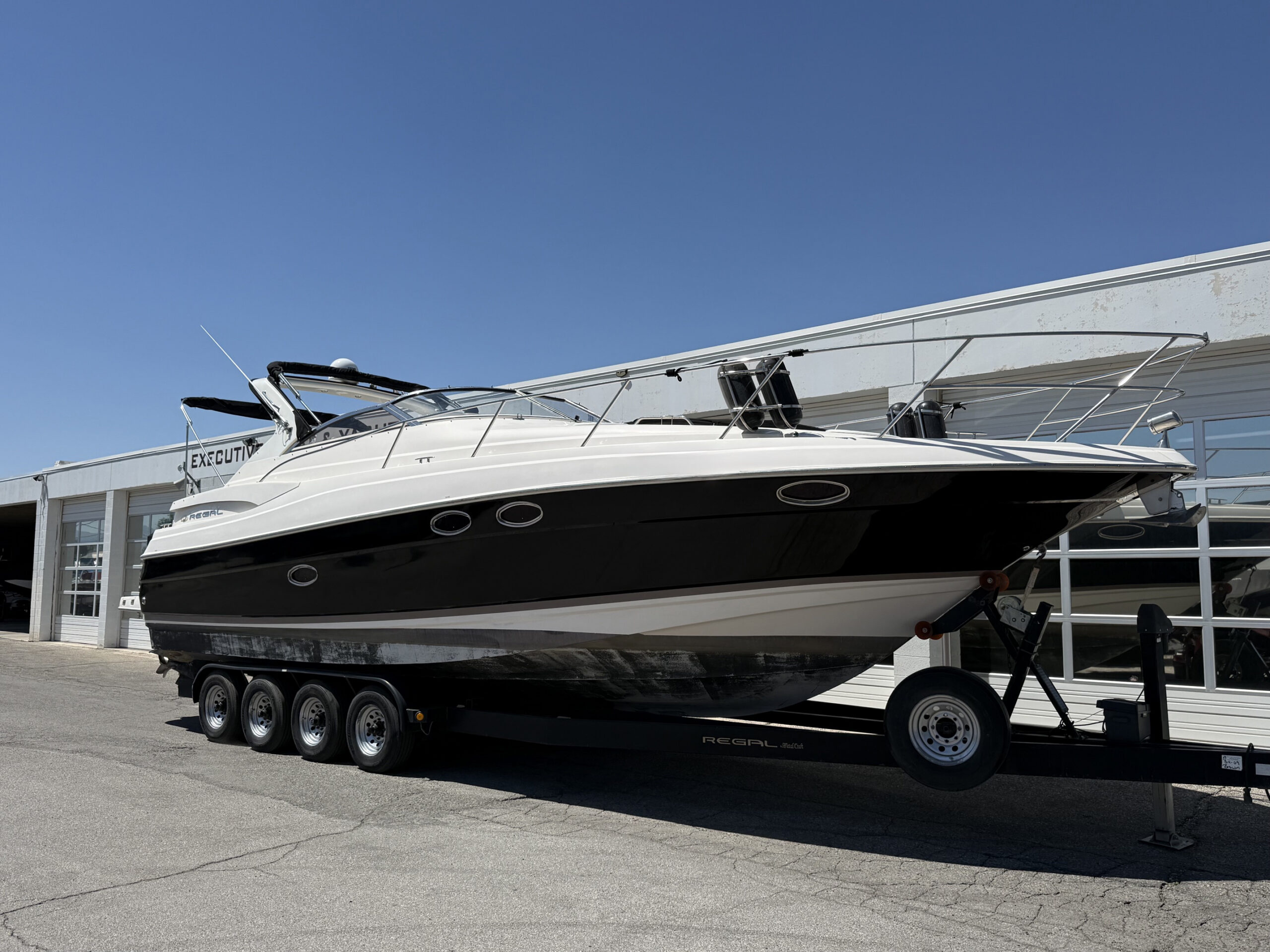 2004 35' Regal "Commodore 3560" Yacht - Image 2