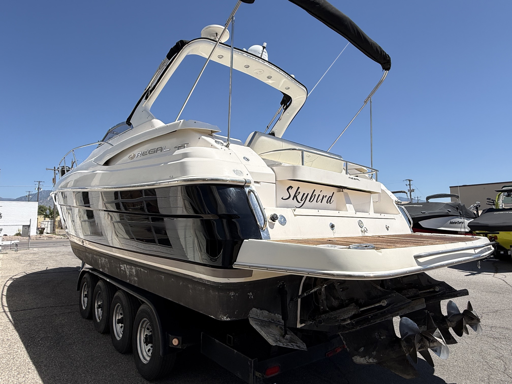 2004 35' Regal "Commodore 3560" Yacht - Image 6
