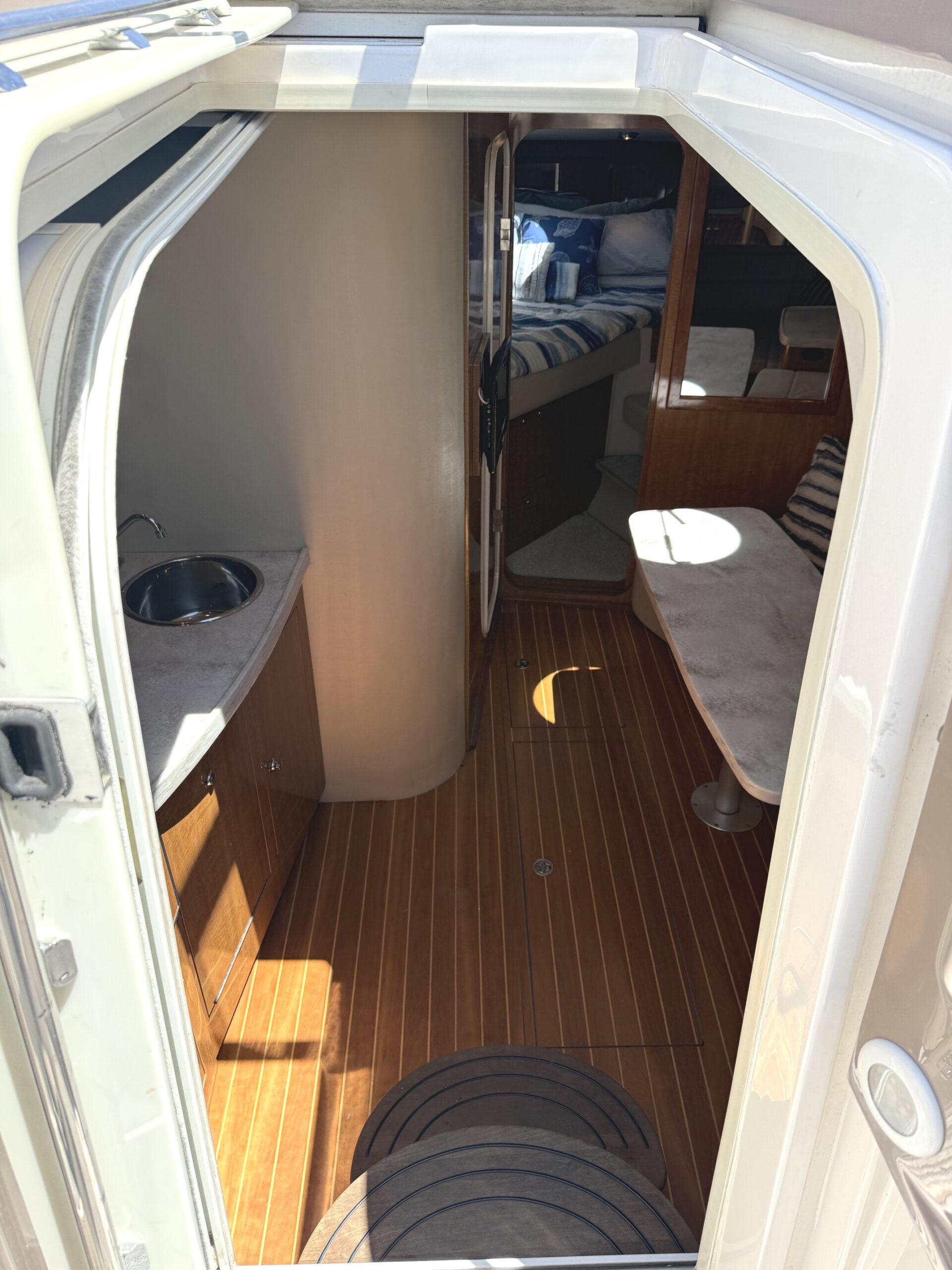 2004 35' Regal "Commodore 3560" Yacht - Image 36