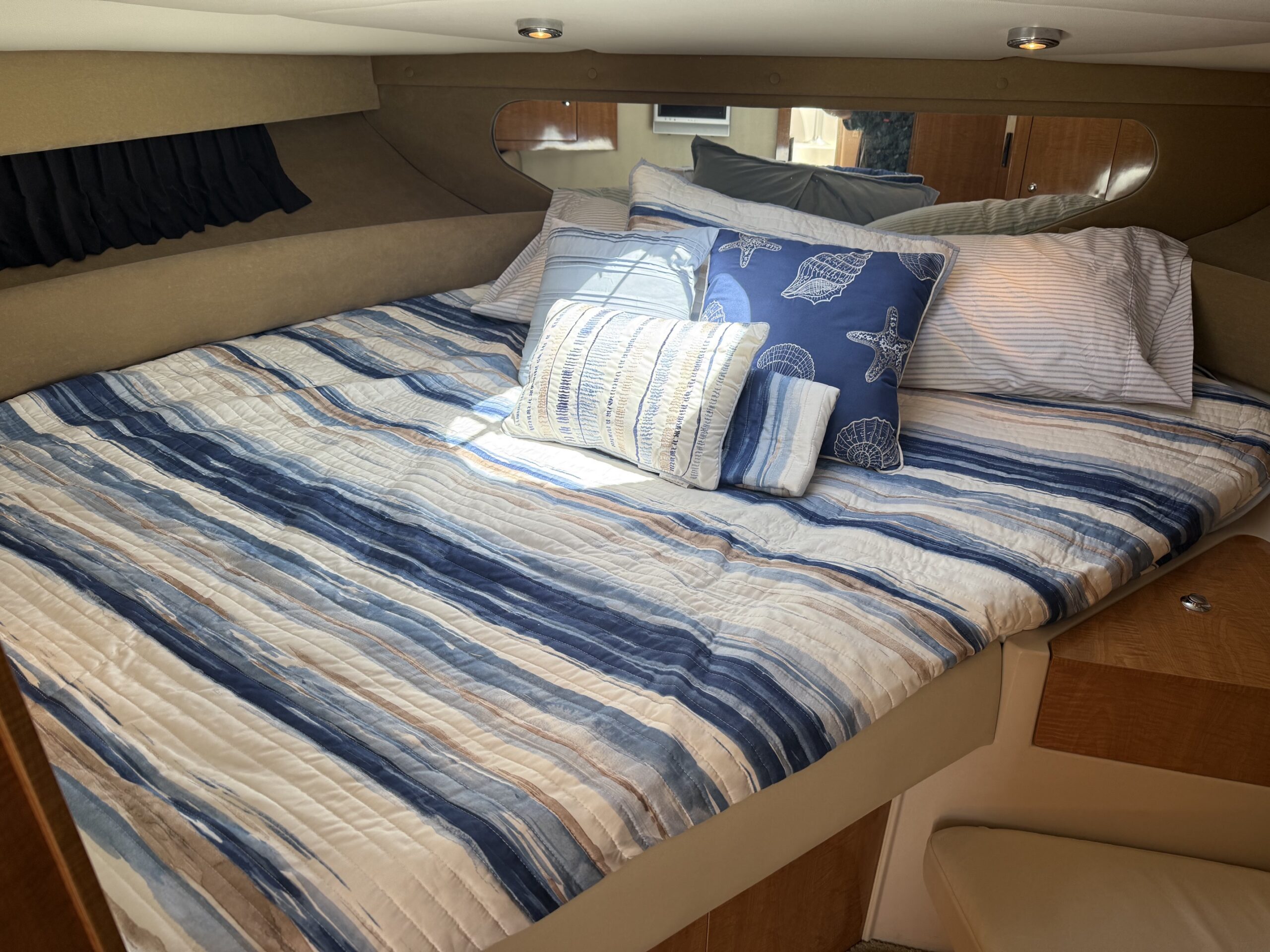 2004 35' Regal "Commodore 3560" Yacht - Image 47