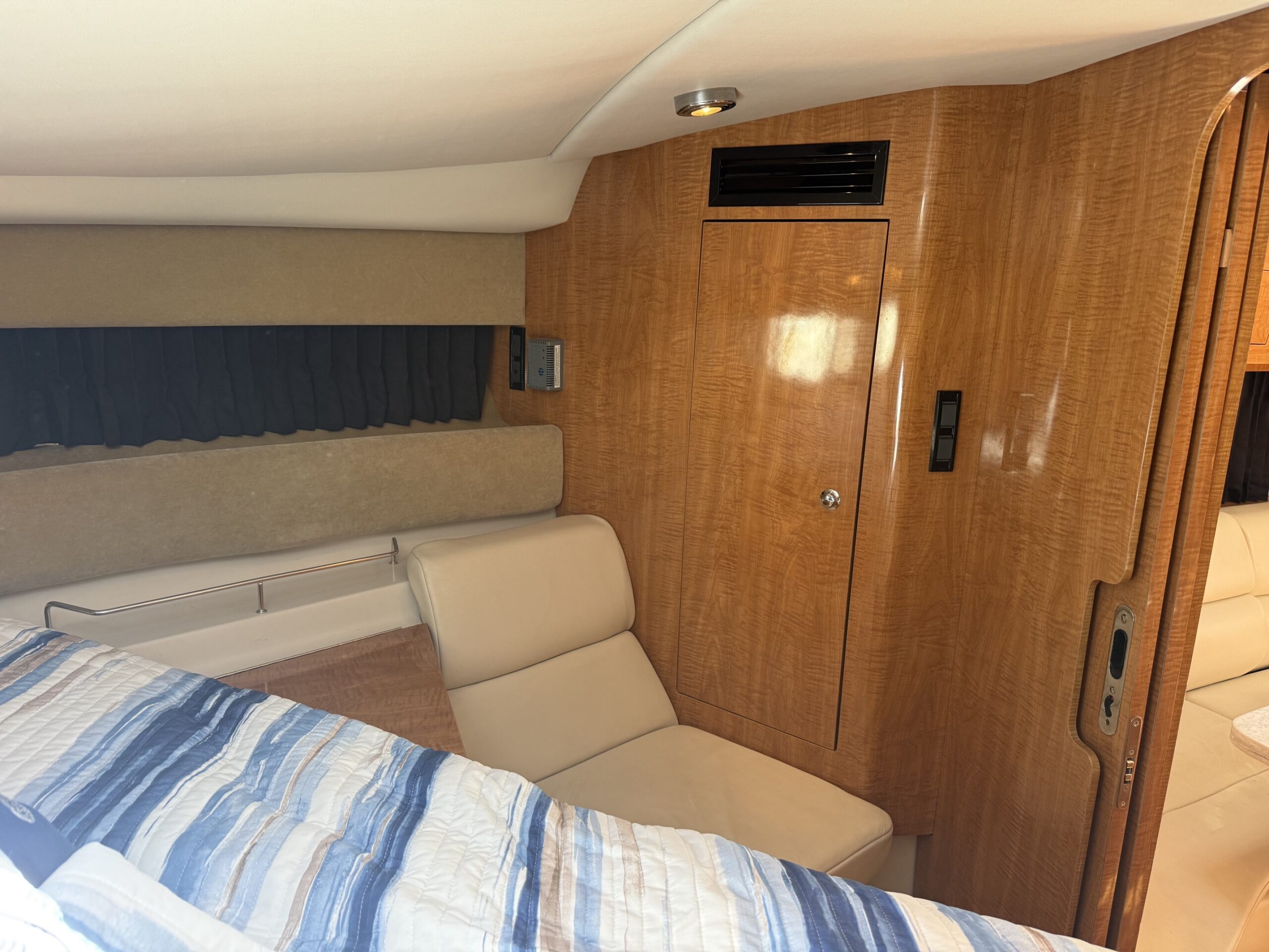 2004 35' Regal "Commodore 3560" Yacht - Image 50