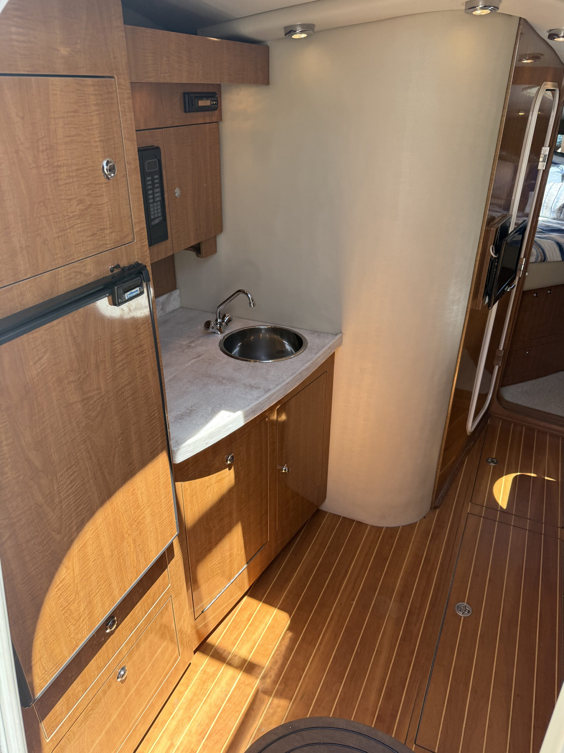 2004 35' Regal "Commodore 3560" Yacht - Image 37