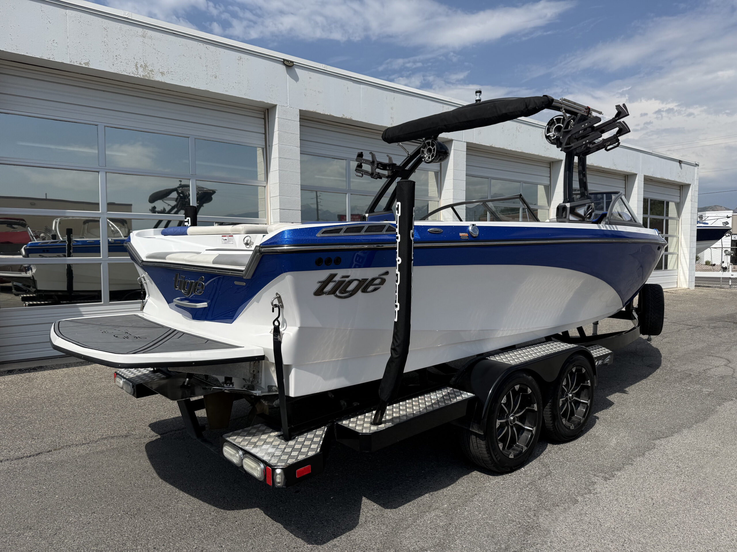 2018 23' Tige "R23" Bowrider - Image 3