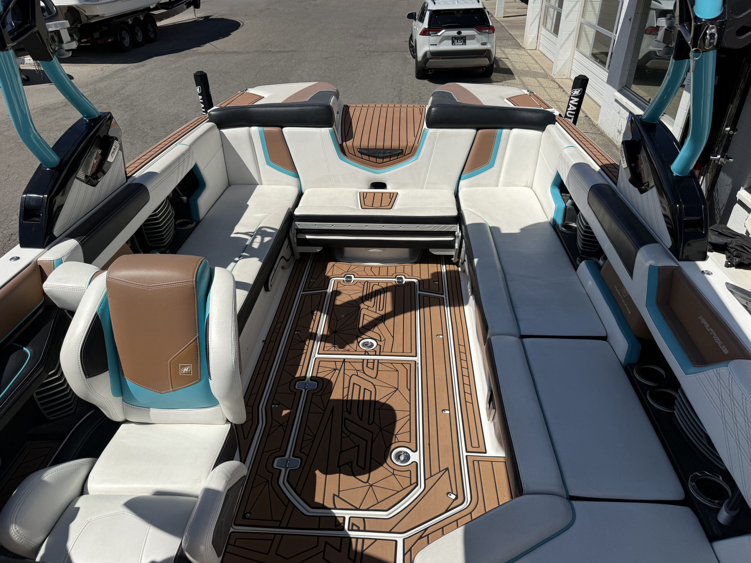 2016 25' Super Air Nautique "G25" Bowrider - Image 10