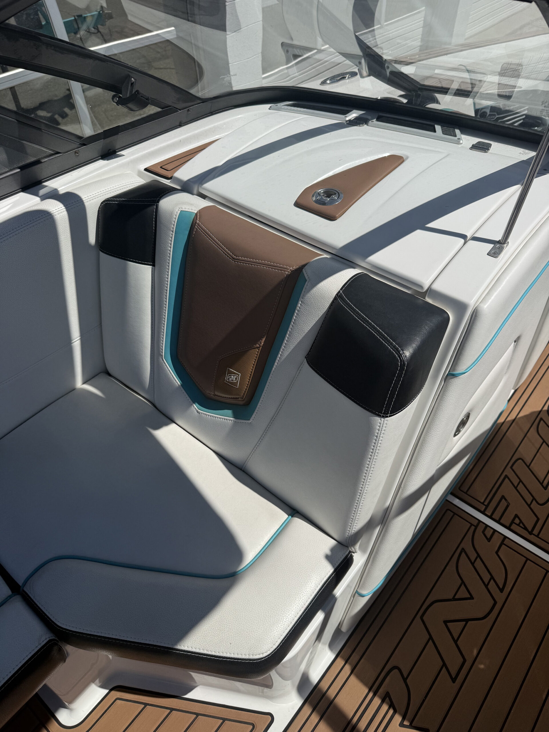 2016 25' Super Air Nautique "G25" Bowrider - Image 14