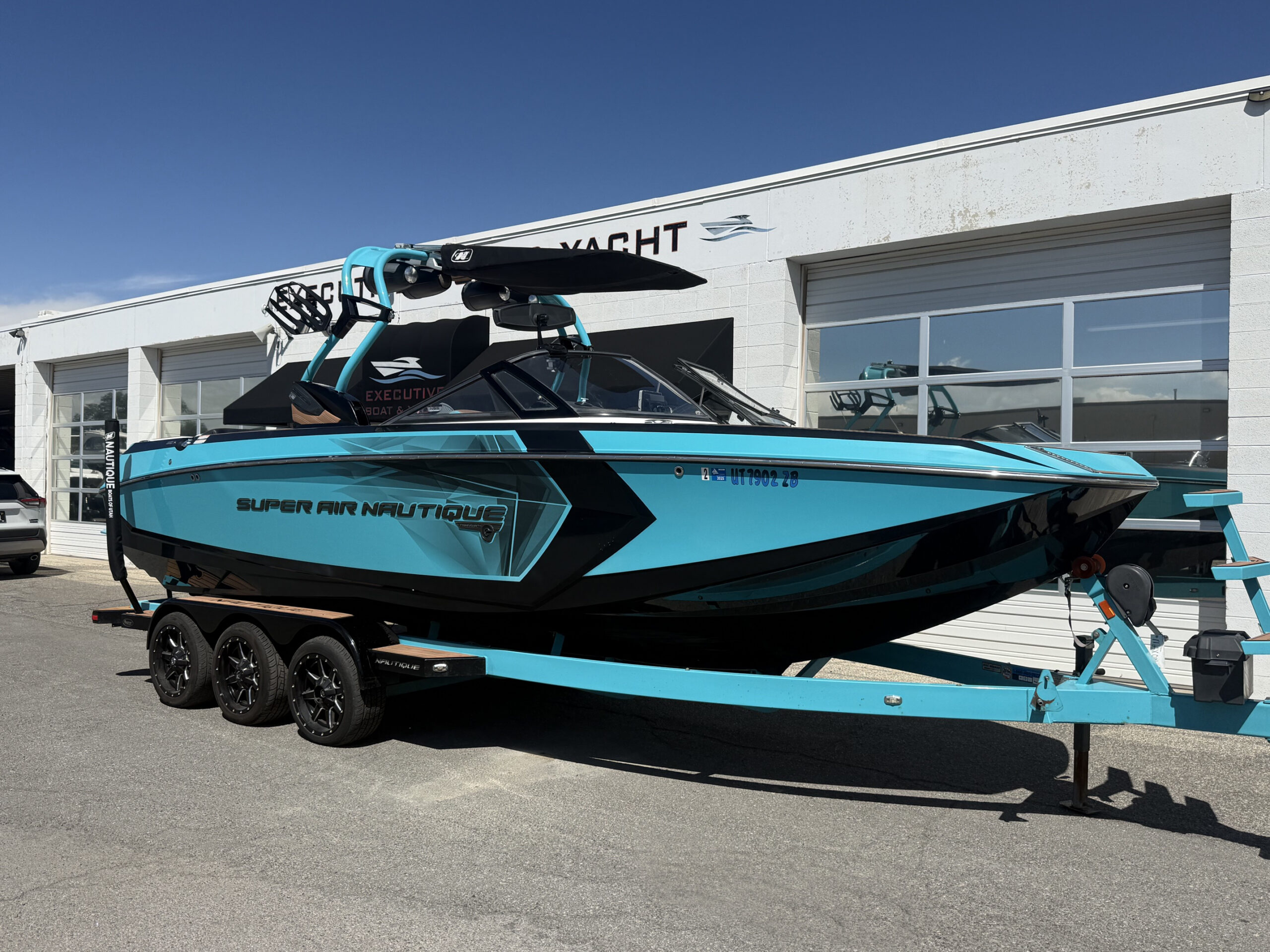2016 25' Super Air Nautique "G25" Bowrider - Image 2