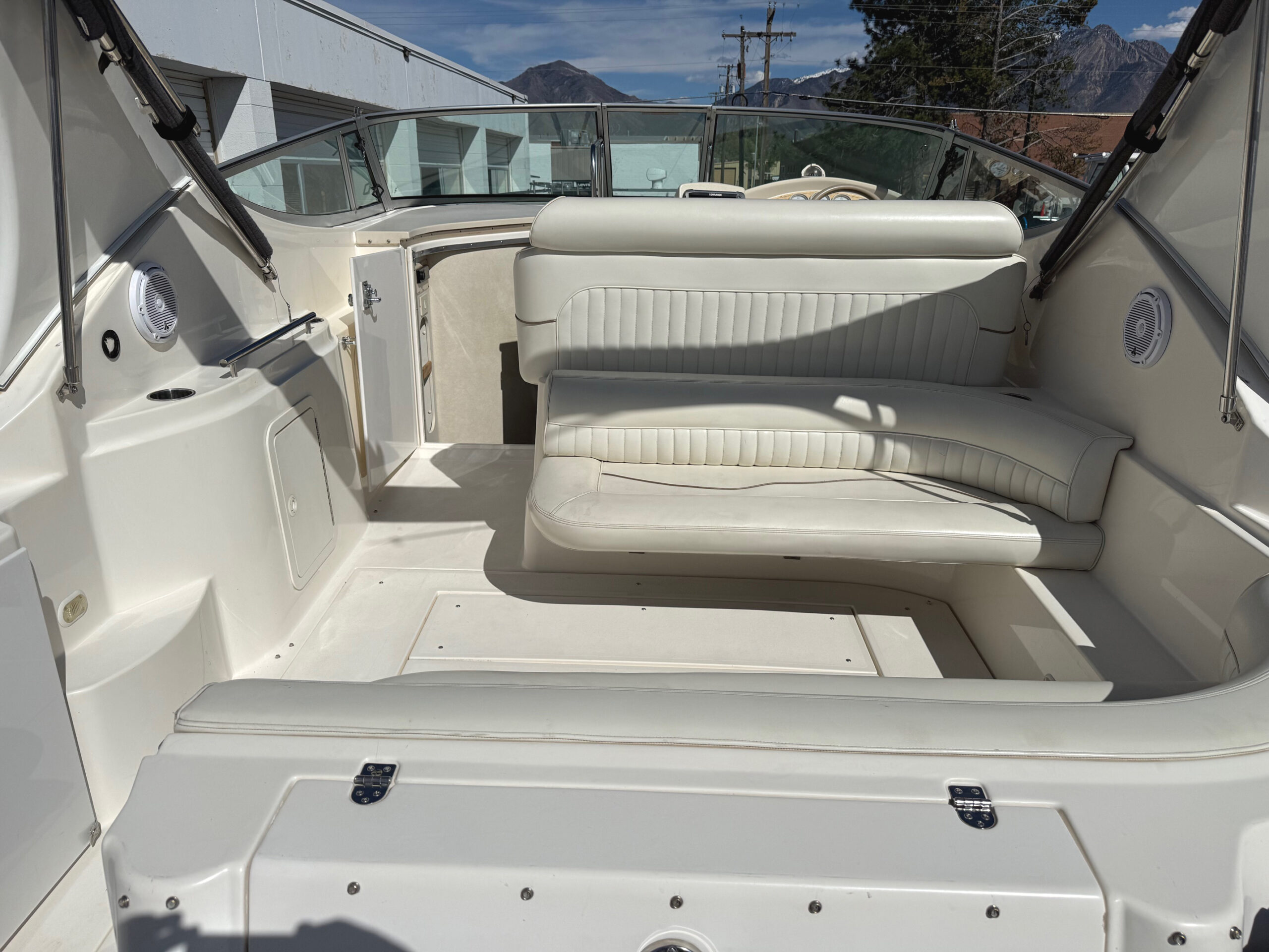 1997 30' Cruisers Yachts "3075 Rogue" - Image 25