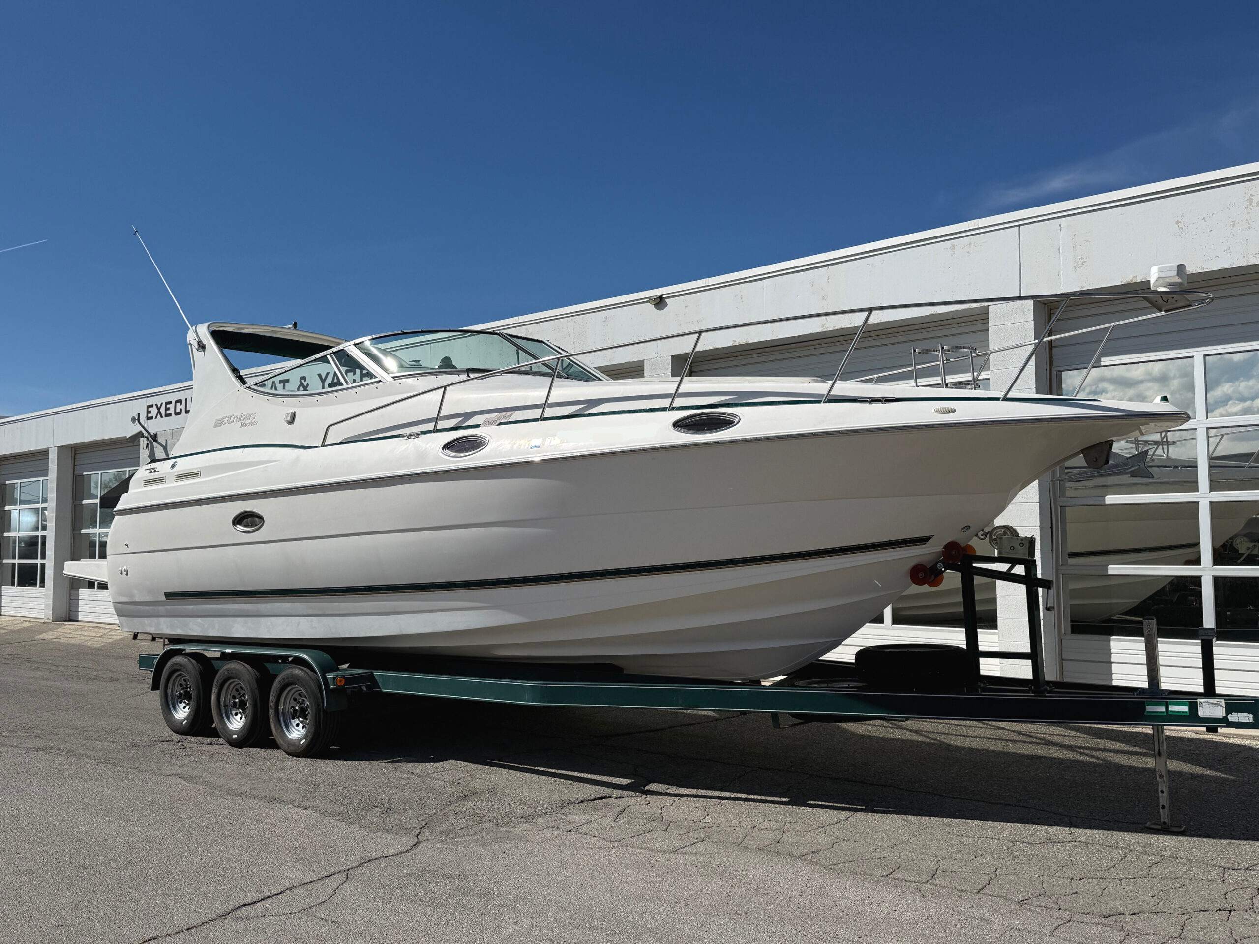 1997 30' Cruisers Yachts "3075 Rogue" - Image 2