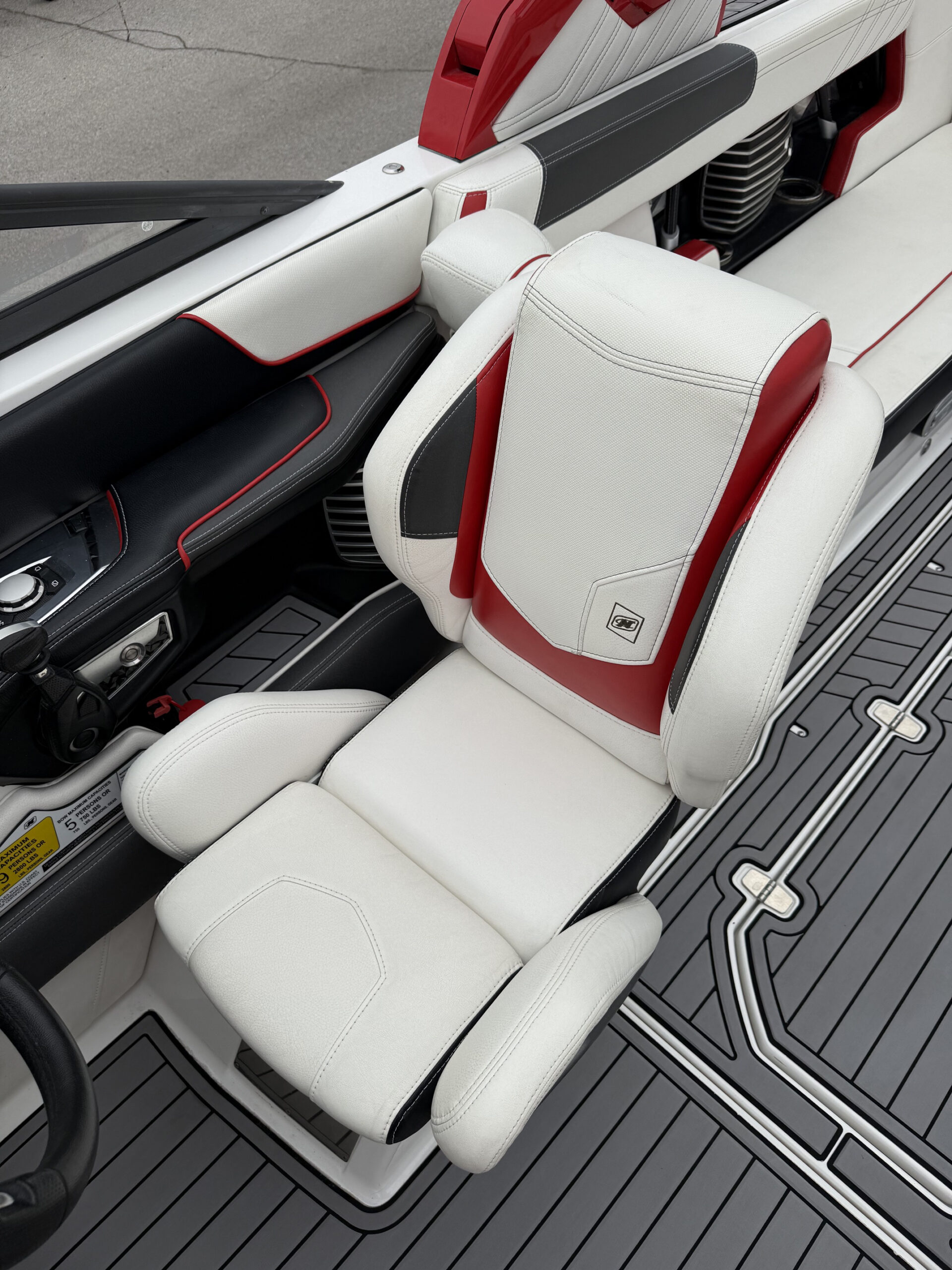 2016 25' Super Air Nautique "G25" Bowrider - Image 28