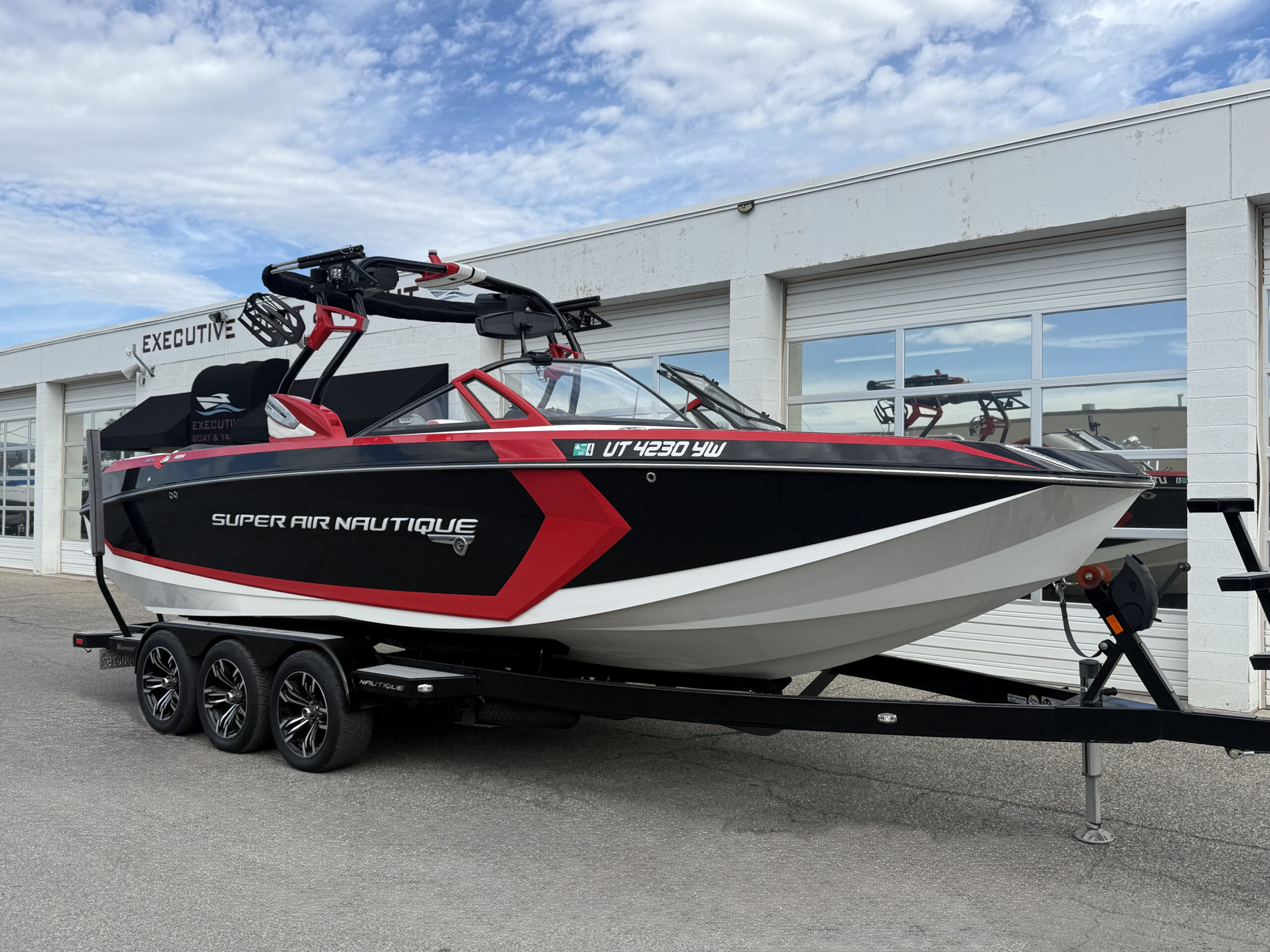 2016 25' Super Air Nautique "G25" Bowrider - Image 3