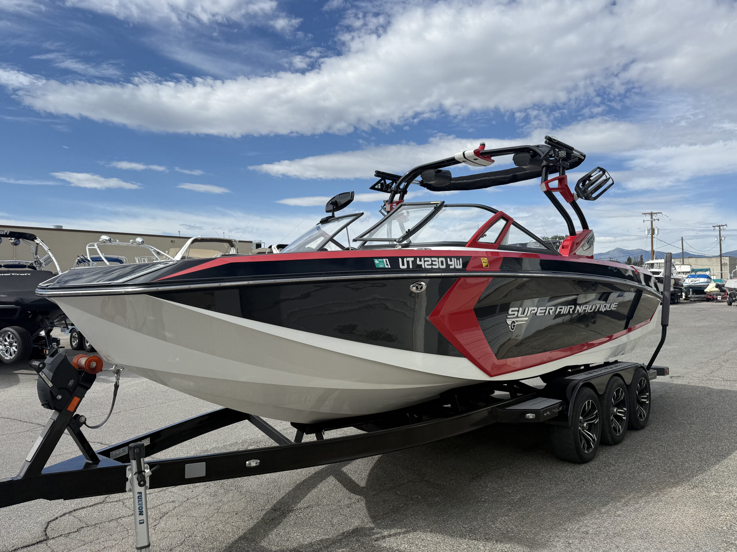 2016 25' Super Air Nautique "G25" Bowrider - Image 5