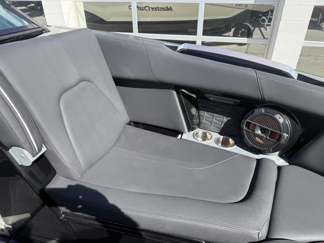 2019 24' MasterCraft X24 Bowrider - Image 13
