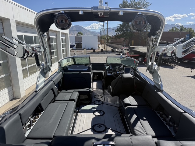 2019 24' MasterCraft X24 Bowrider - Image 17