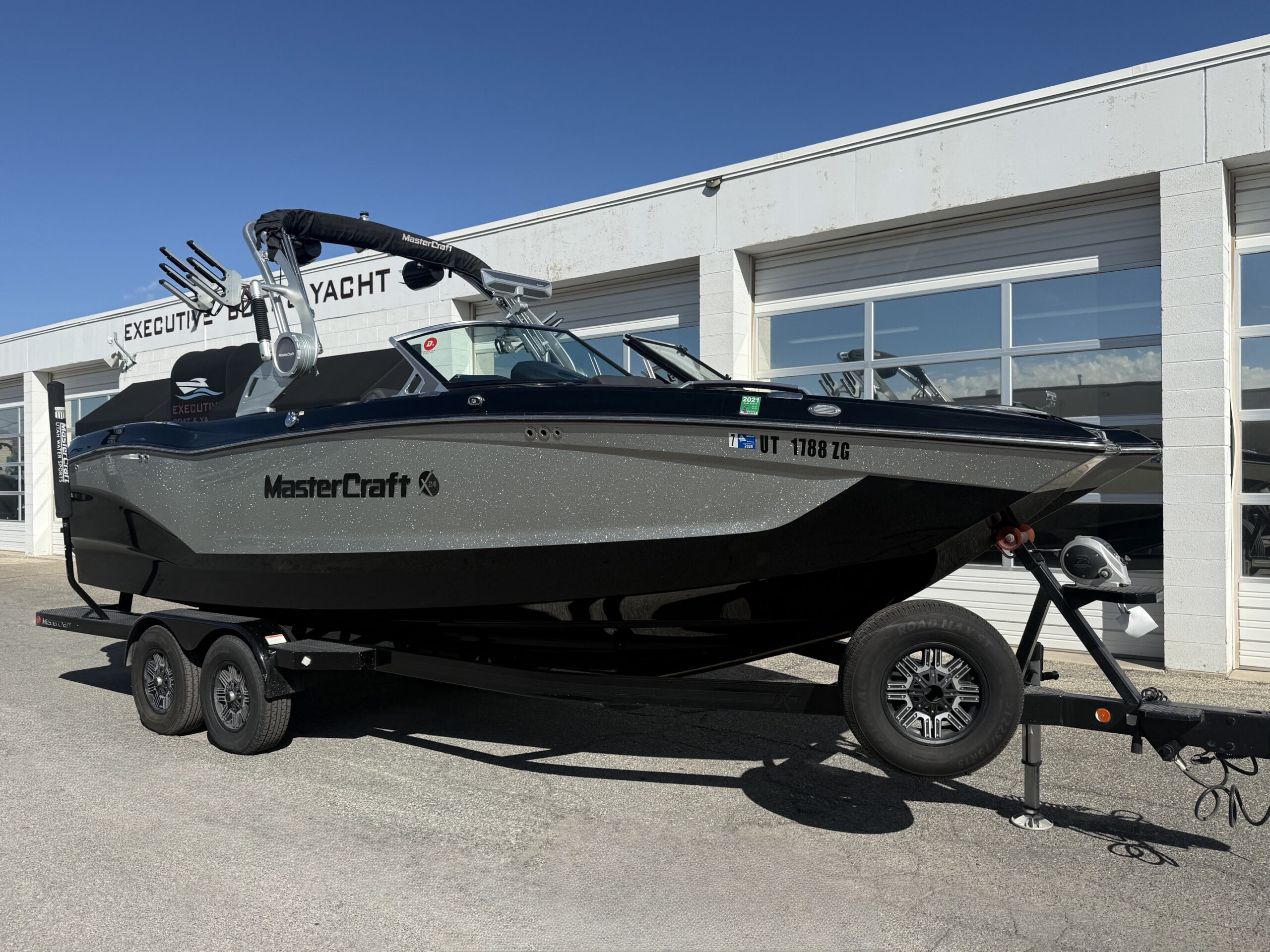 2019 24' MasterCraft X24 Bowrider - Image 2