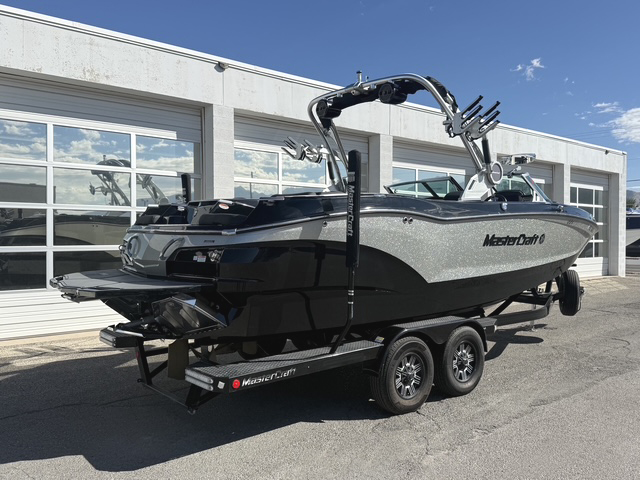 2019 24' MasterCraft X24 Bowrider - Image 3