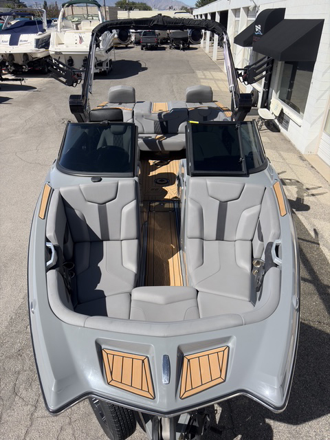 2022 22' MasterCraft "XT22" Bowrider - Image 8