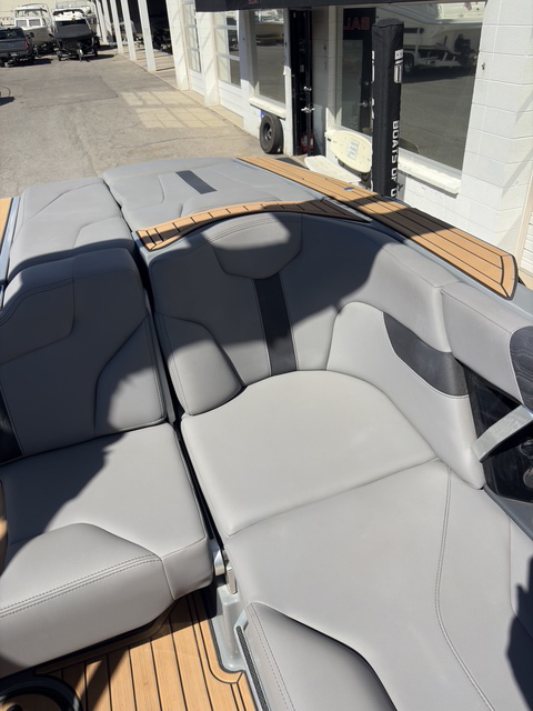 2022 22' MasterCraft "XT22" Bowrider - Image 17