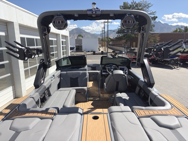 2022 22' MasterCraft "XT22" Bowrider - Image 25