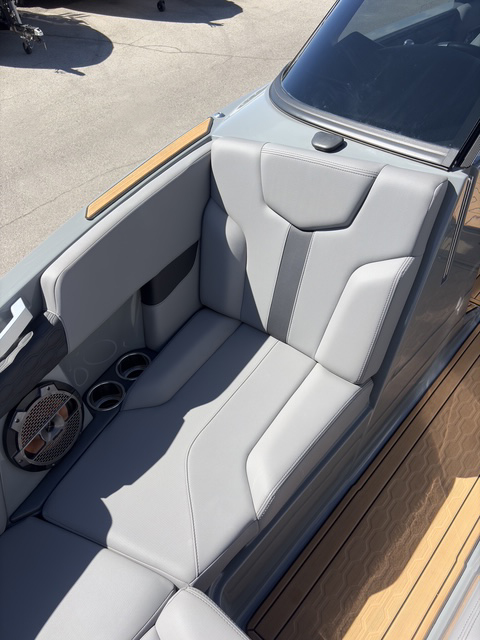 2022 22' MasterCraft "XT22" Bowrider - Image 9