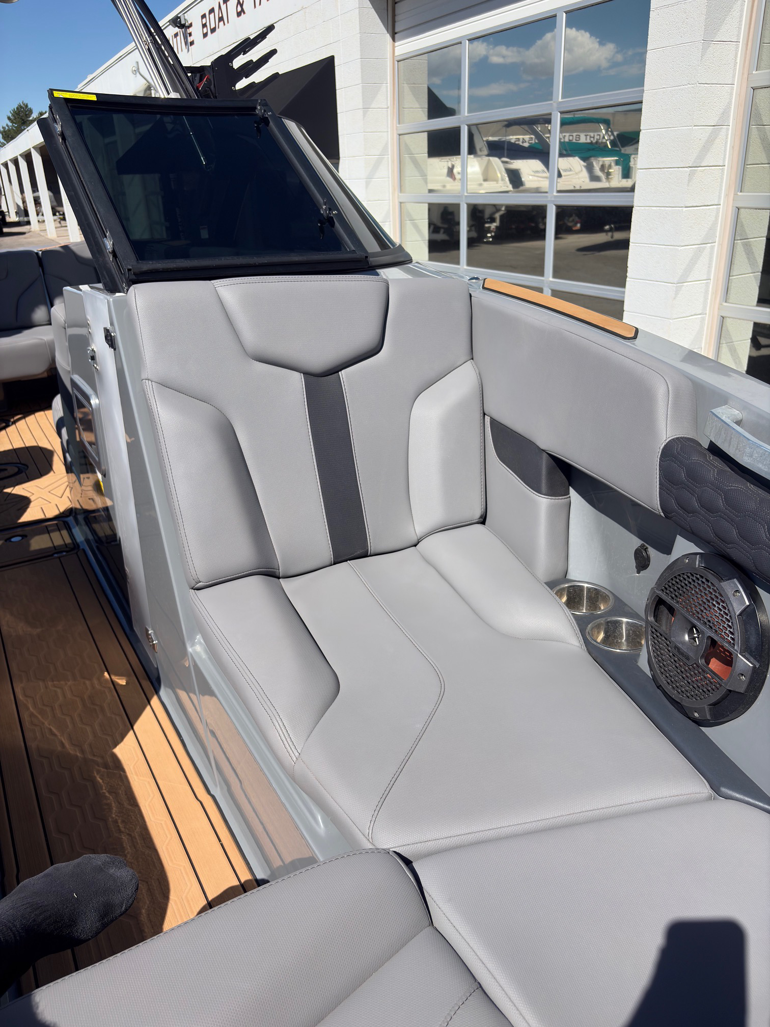 2022 22' MasterCraft "XT22" Bowrider - Image 10