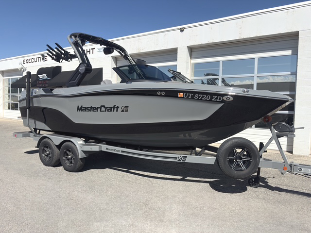2022 22' MasterCraft "XT22" Bowrider - Image 2