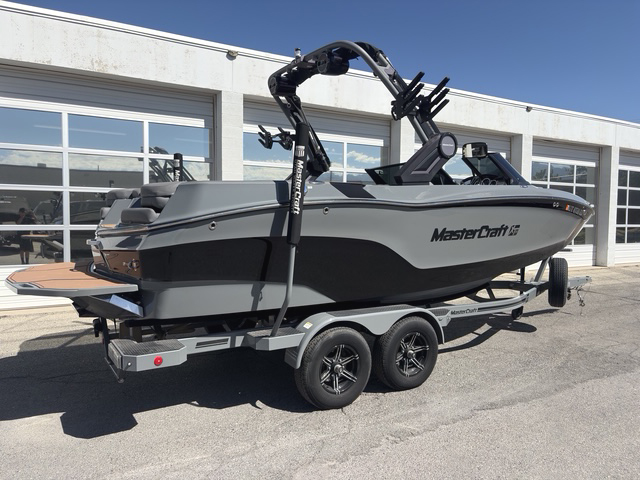 2022 22' MasterCraft "XT22" Bowrider - Image 3