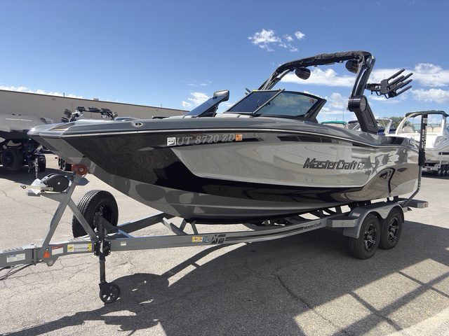 2022 22' MasterCraft "XT22" Bowrider - Image 4