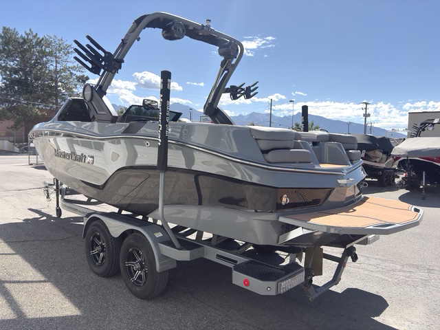 2022 22' MasterCraft "XT22" Bowrider - Image 5