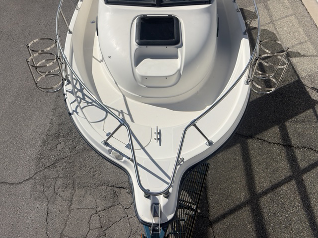 2000 20' Bayliner Trophy "2052 Walkaround" Cuddy - Image 10