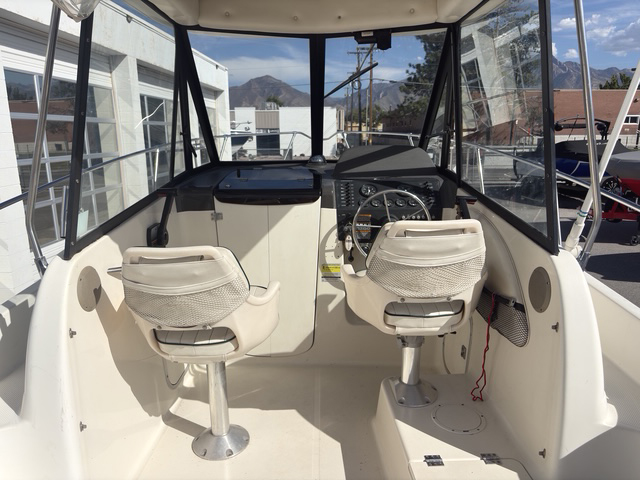2000 20' Bayliner Trophy "2052 Walkaround" Cuddy - Image 12