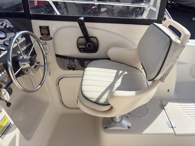2000 20' Bayliner Trophy "2052 Walkaround" Cuddy - Image 17