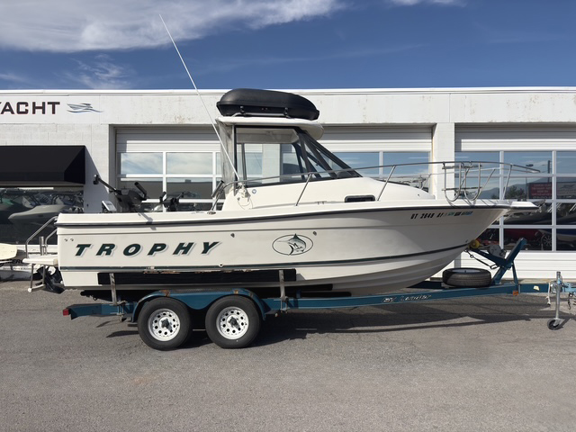 2000 20' Bayliner Trophy "2052 Walkaround" Cuddy