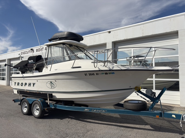 2000 20' Bayliner Trophy "2052 Walkaround" Cuddy - Image 2